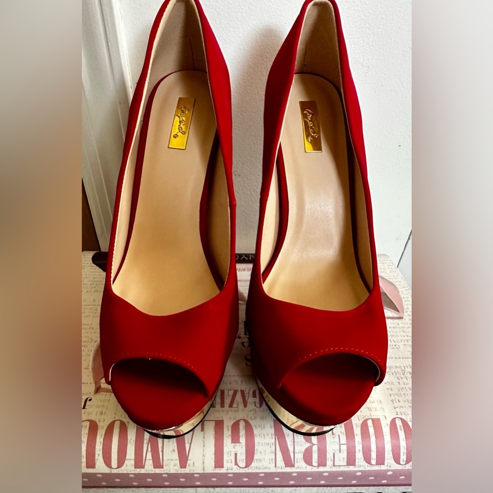 HOT HOT HOT Red Heels with Gold Accent Front platform size 8 by Qupid